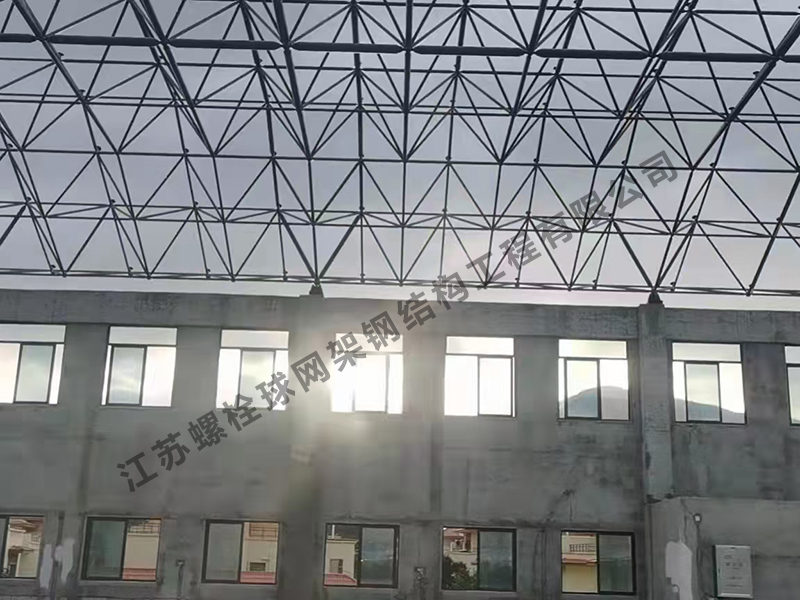 海南三亞小學(xué)風(fēng)雨操場(chǎng)網(wǎng)架案例